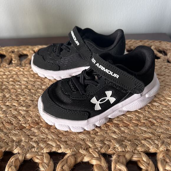Under Armour Infant Sneakers Size 6K Boys Black Hook & Loop Strap Shoes - Picture 3 of 7